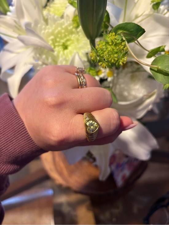 Jewelry - Green Bezeled Heart Statement Ring